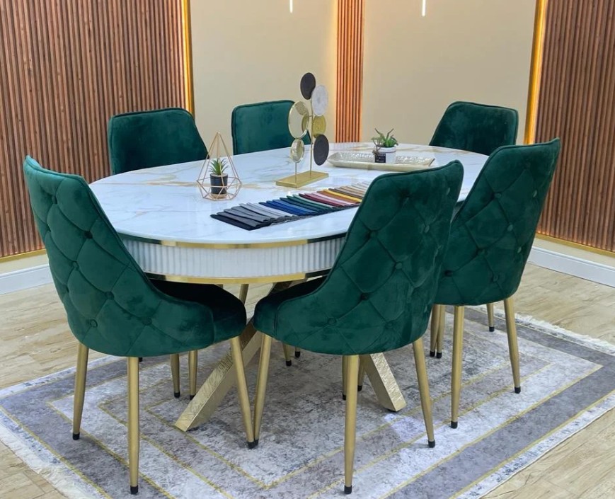 Salle à Manger Principale - Cliquez pour voir plus